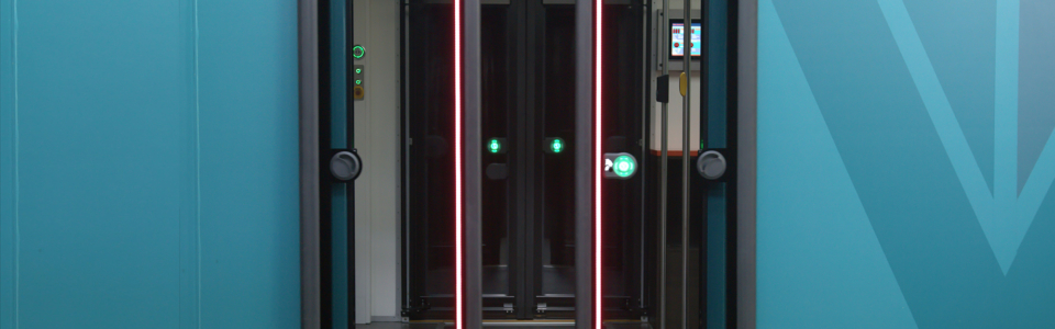 Plug-Sliding-door-LED-closing-S-960x300_c