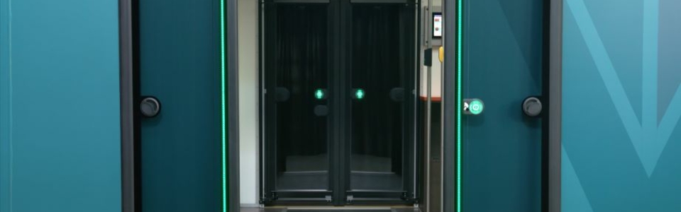 Plug-Sliding-door-LED-opening_LR-960x300_c